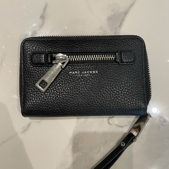 Marc Jacobs Black leather Wristlet - Picture 3 of 5